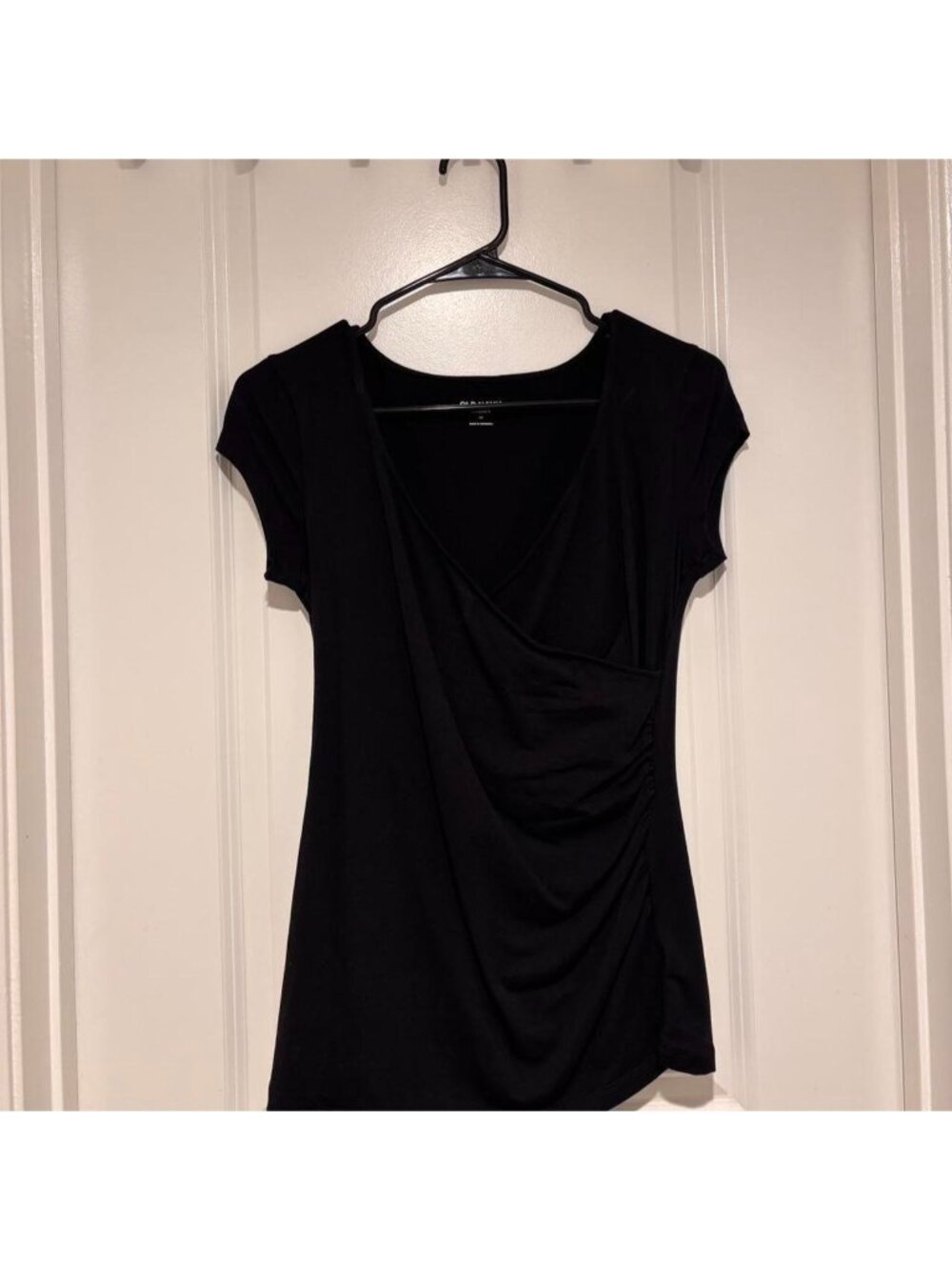 Old Navy black maternity top Size XS Excellent...